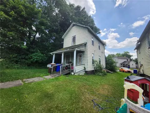 23 Elm St, Greenville, PA 16125