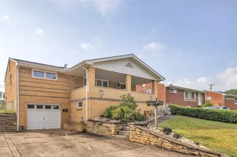 218 Skyport Rd, West Mifflin, PA 15122