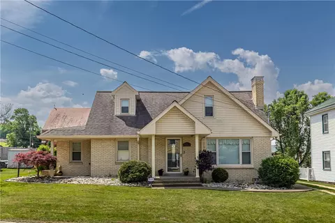 11 W Market St, Burgettstown, PA 15021
