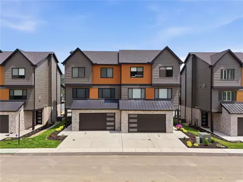 118 Miramar Dr, Pittsburgh, PA 15238