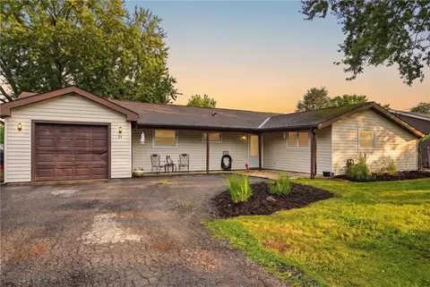 25 Dover Dr, Cranberry Township, PA 16066