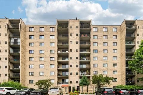 1400 Smokey Wood Dr #804, Pittsburgh, PA 15218