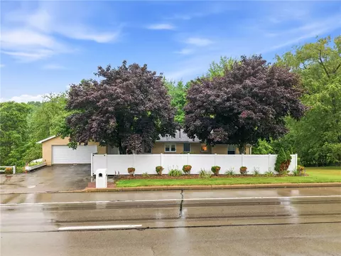 2552 S Hermitage Rd, Hermitage, PA 16148