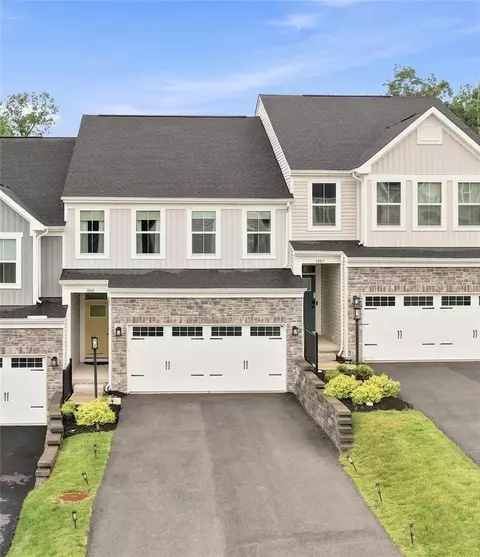 1005 Wellington Ct, Jeannette, PA 15644
