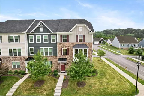 1032 Adair Ave, Valencia, PA 16059