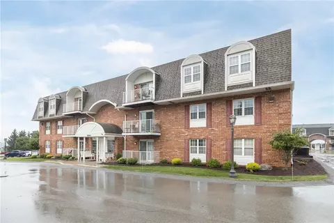 207 Clubhouse Dr, Washington, PA 15301
