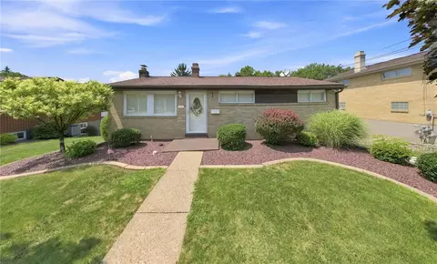 13581 St Clair Dr, Irwin, PA 15642