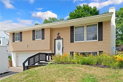 236 Greenwood Dr, Cranberry Township, PA 16066