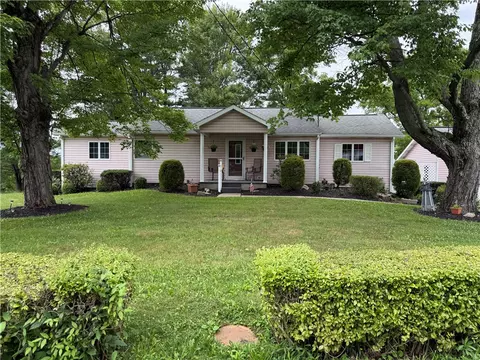 5122 Mccandless Rd, Butler, PA 16001