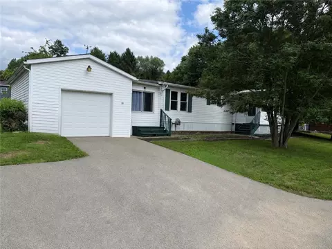 31 Oakview Dr, Beaver Falls, PA 15010