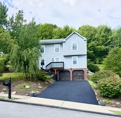 1214 Sandstone Ct E, Tarentum, PA 15084
