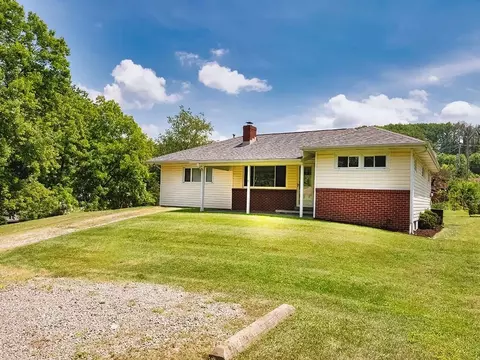2488 Banks School, Gibsonia, PA 15044