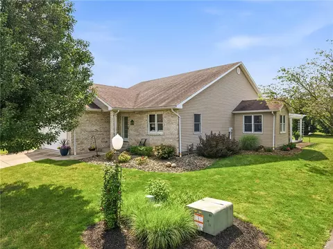 673 Chesapeake Ct, Hermitage, PA 16148