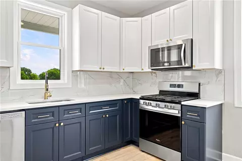 Kitchen - 1076 Chapel Rd, Monaca, PA 15061 photo 4 of 5