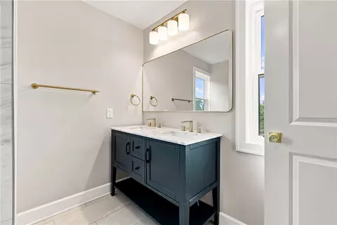 Bath - 1076 Chapel Rd, Monaca, PA 15061 photo 5 of 6