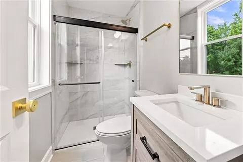 Bath - 1076 Chapel Rd, Monaca, PA 15061 photo 1 of 6