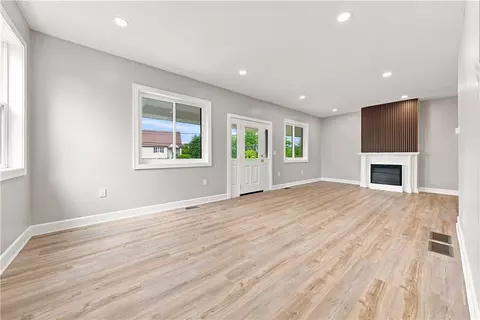 Living - 1076 Chapel Rd, Monaca, PA 15061 photo 3 of 8