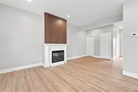 Living - 1076 Chapel Rd, Monaca, PA 15061 photo 4 of 8