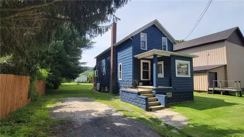 41 Water St, Hooversville, PA 15936