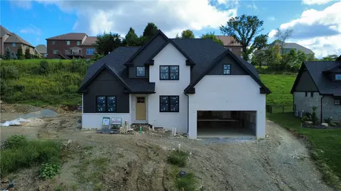 1061 Skyline Dr, Canonsburg, PA 15317