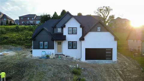 1061 Skyline Dr, Canonsburg, PA 15317