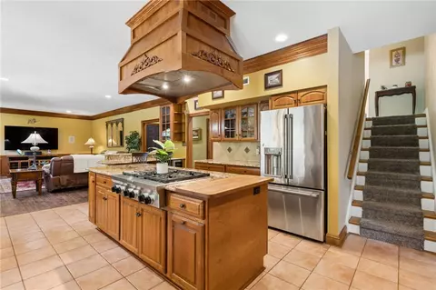 Kitchen - 6 Crystol Ct, Irwin, PA 15642 photo 4 of 5