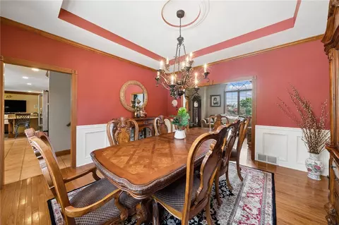 Dining - 6 Crystol Ct, Irwin, PA 15642 photo 2 of 4