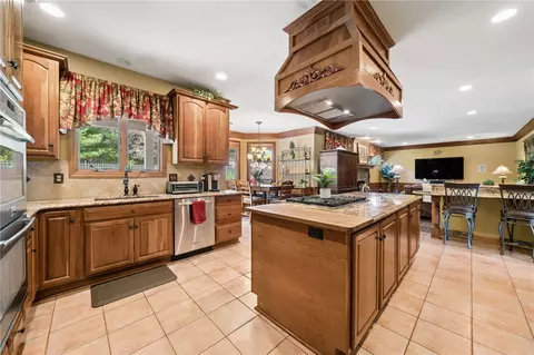 Kitchen - 6 Crystol Ct, Irwin, PA 15642 photo 5 of 5