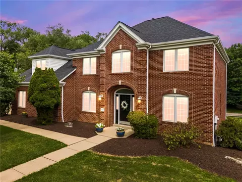5517 Saddlebrook Dr, Bethel Park, PA 15102
