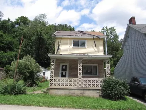 1025 Pike Run Dr, Coal Center, PA 15423
