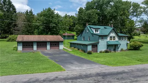 112 Horseshoe Dr, Freeport, PA 16229