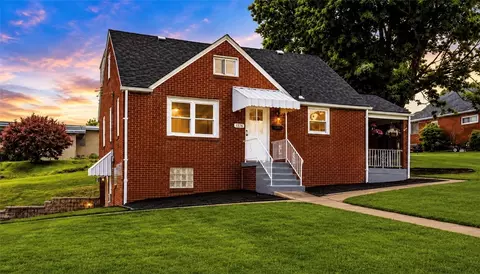 1376 Peterson Dr, Clairton, PA 15025