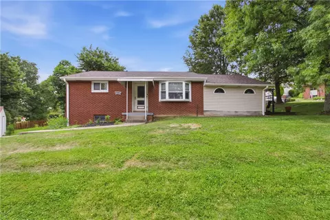 400 Virginia Dr, Oakdale, PA 15071