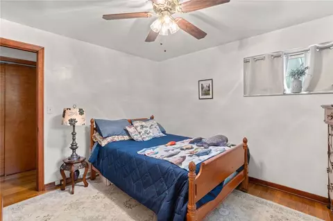 Bedroom - 449 Emerald Dr, Pittsburgh, PA 15237 photo 1 of 4