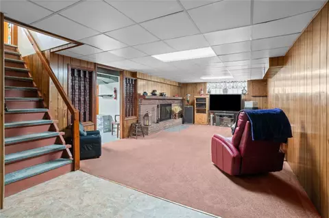 Living - 449 Emerald Dr, Pittsburgh, PA 15237 photo 1 of 2
