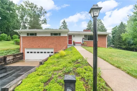 449 Emerald Dr, Pittsburgh, PA 15237