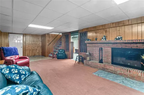 Living - 449 Emerald Dr, Pittsburgh, PA 15237 photo 2 of 2