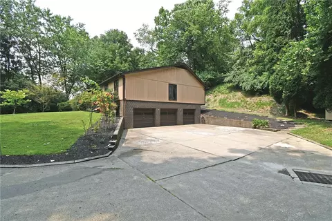 Exterior - 986 Segar Rd, Pittsburgh, PA 15243 photo 4 of 10