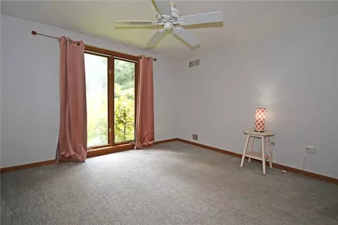 Bedroom - 986 Segar Rd, Pittsburgh, PA 15243 photo 7 of 10