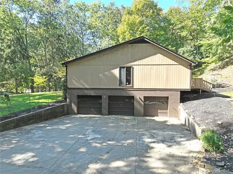 Exterior - 986 Segar Rd, Pittsburgh, PA 15243 photo 5 of 10