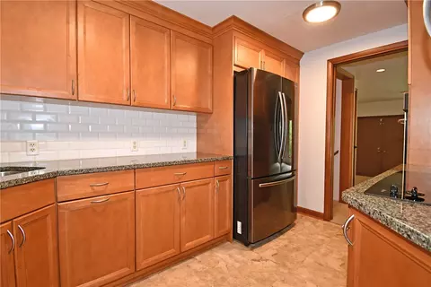Kitchen - 986 Segar Rd, Pittsburgh, PA 15243 photo 3 of 6