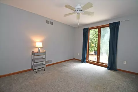 Bedroom - 986 Segar Rd, Pittsburgh, PA 15243 photo 9 of 10
