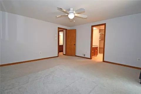Bedroom - 986 Segar Rd, Pittsburgh, PA 15243 photo 4 of 10