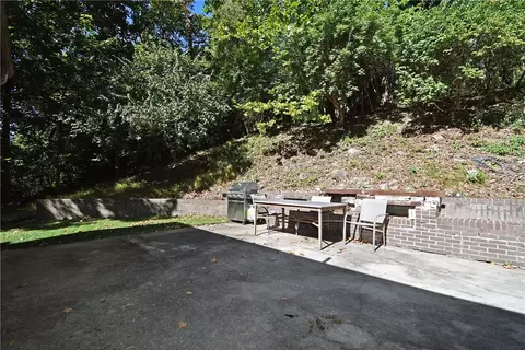 Exterior - 986 Segar Rd, Pittsburgh, PA 15243 photo 7 of 10