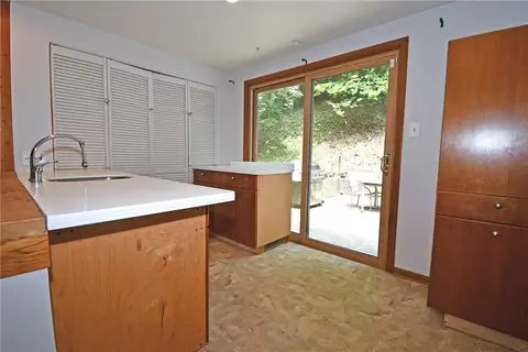 Kitchen - 986 Segar Rd, Pittsburgh, PA 15243 photo 1 of 6