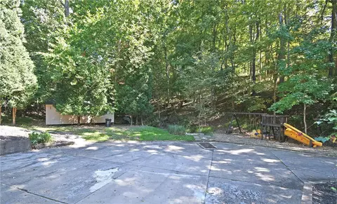 Exterior - 986 Segar Rd, Pittsburgh, PA 15243 photo 10 of 10