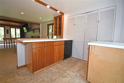 Kitchen - 986 Segar Rd, Pittsburgh, PA 15243 photo 2 of 6