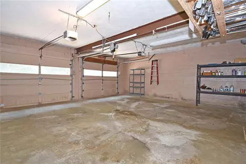 Exterior - 986 Segar Rd, Pittsburgh, PA 15243 photo 2 of 10