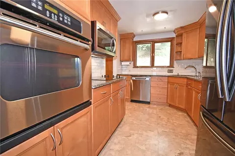 Kitchen - 986 Segar Rd, Pittsburgh, PA 15243 photo 5 of 6