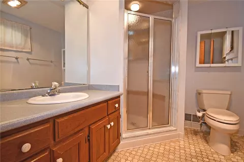 Bath - 986 Segar Rd, Pittsburgh, PA 15243 photo 1 of 4